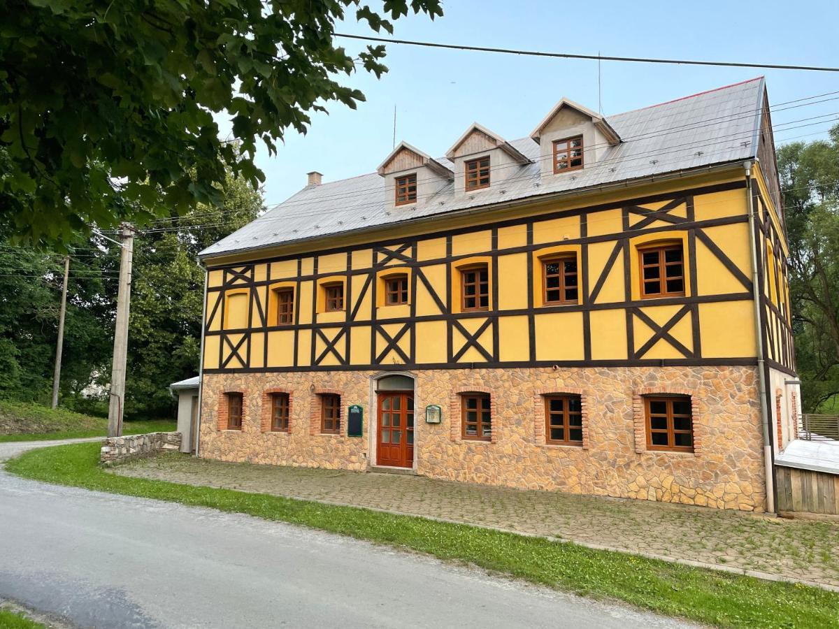 Penzion Stara Skola Vikantice Exterior photo